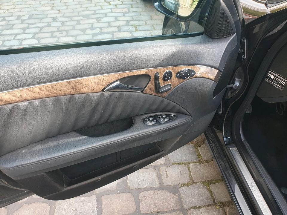 Mercedes Benz E 320 2008 — photo 14