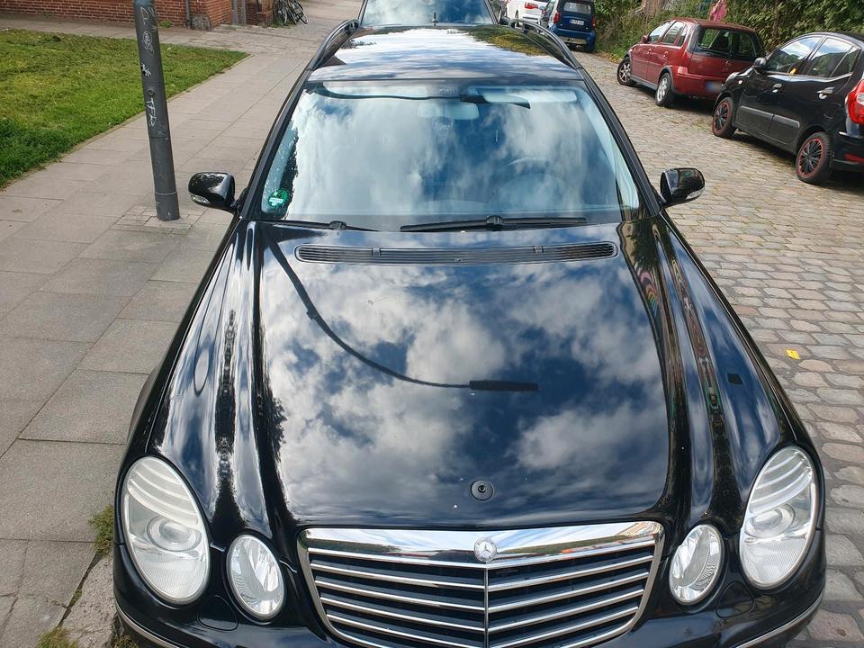 Mercedes Benz E 320 2008 — rear view