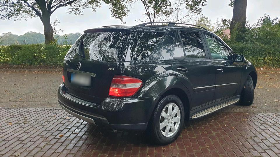 Mercedes Benz ML 320 2006 — interior