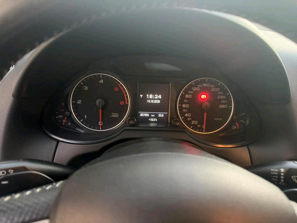 Audi Q5 2009 — салон