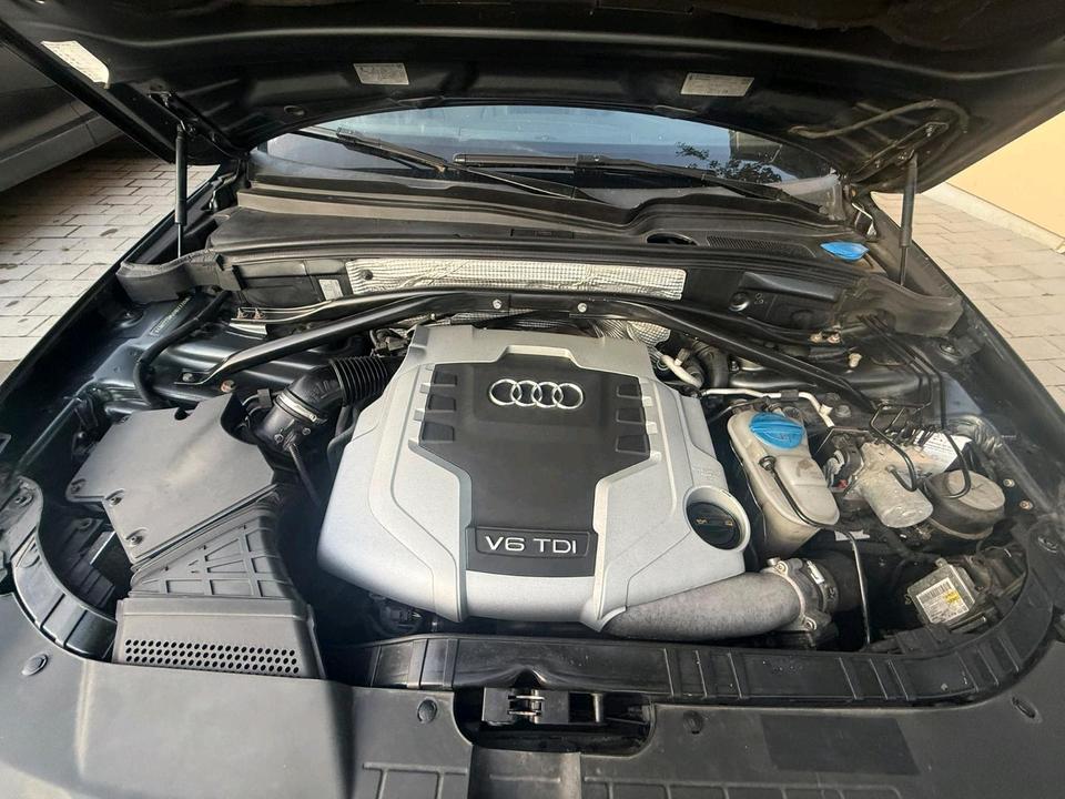 Audi Q5 2009 — двигун