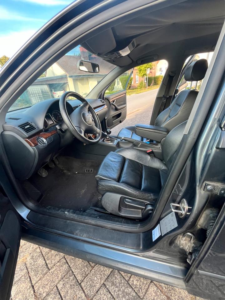 Audi A4 2004 — interior