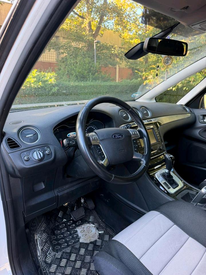 Ford S-Max 2012 — photo 8