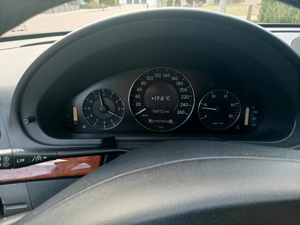 Mercedes Benz E 220 2005 — photo 11