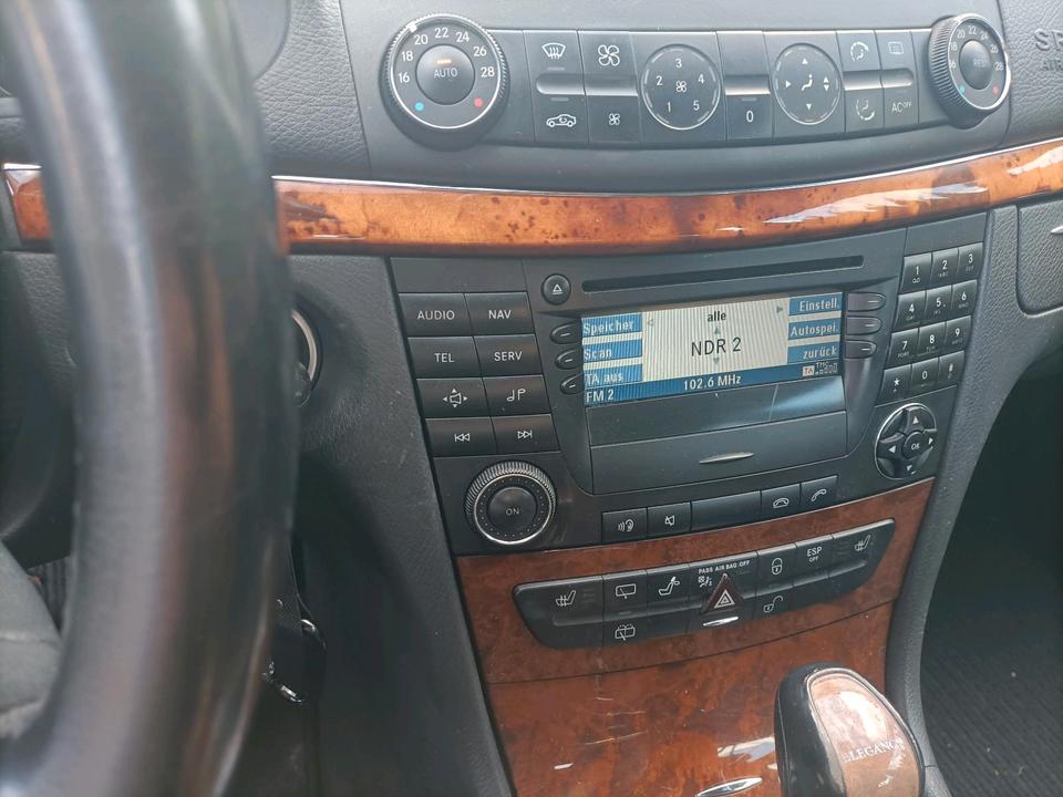 Mercedes Benz E 220 2005 — photo 12