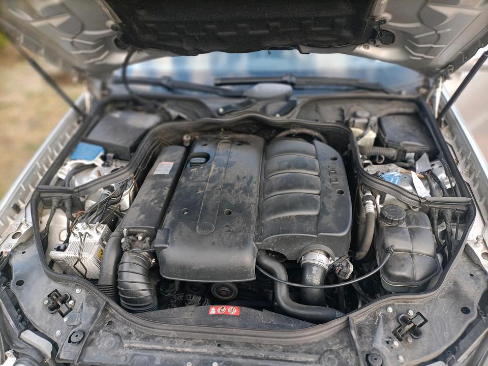 Mercedes Benz E 220 2005 — photo 13