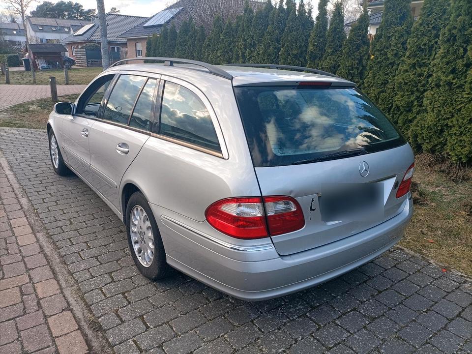 Mercedes Benz E 220 2005 — engine