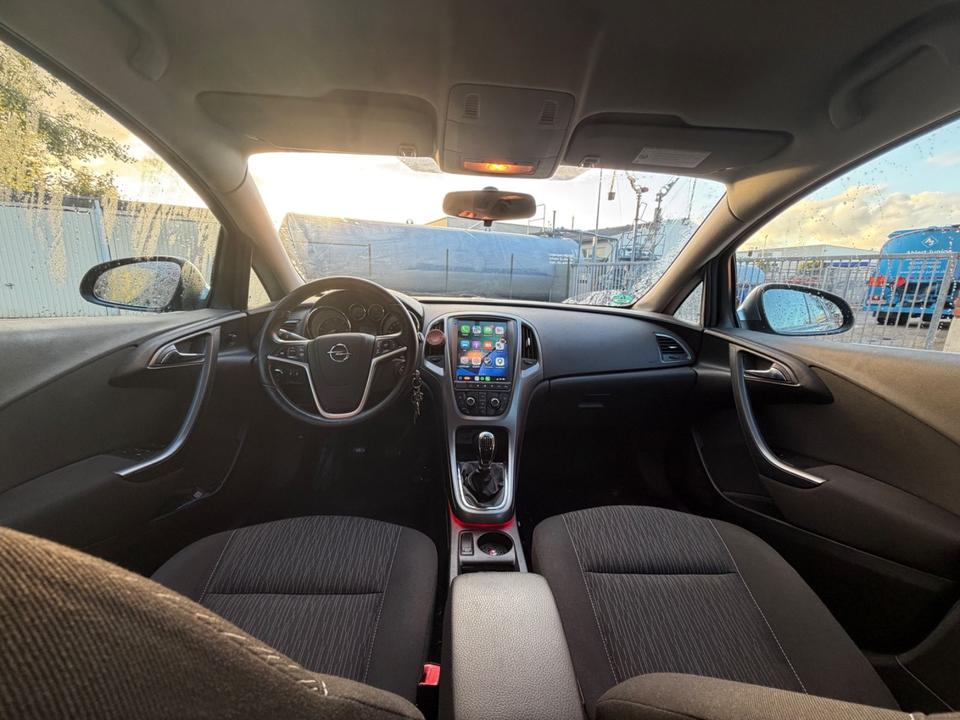 Opel Astra 2012 — photo 6