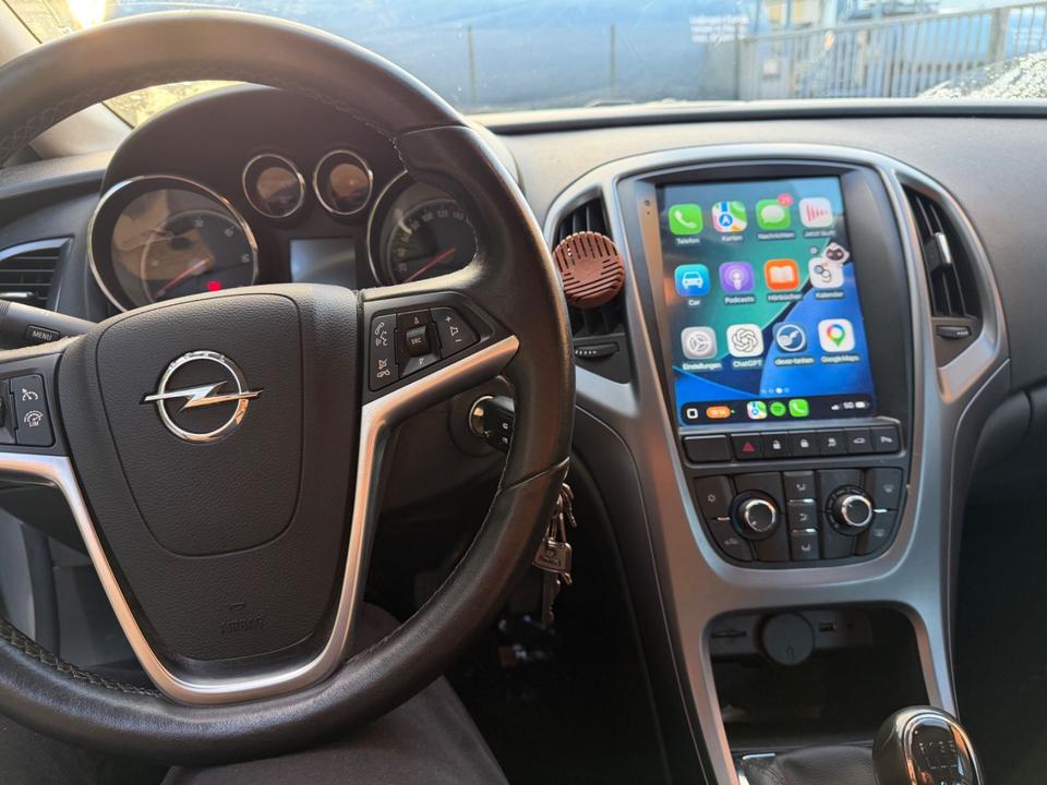 Opel Astra 2012 — photo 7