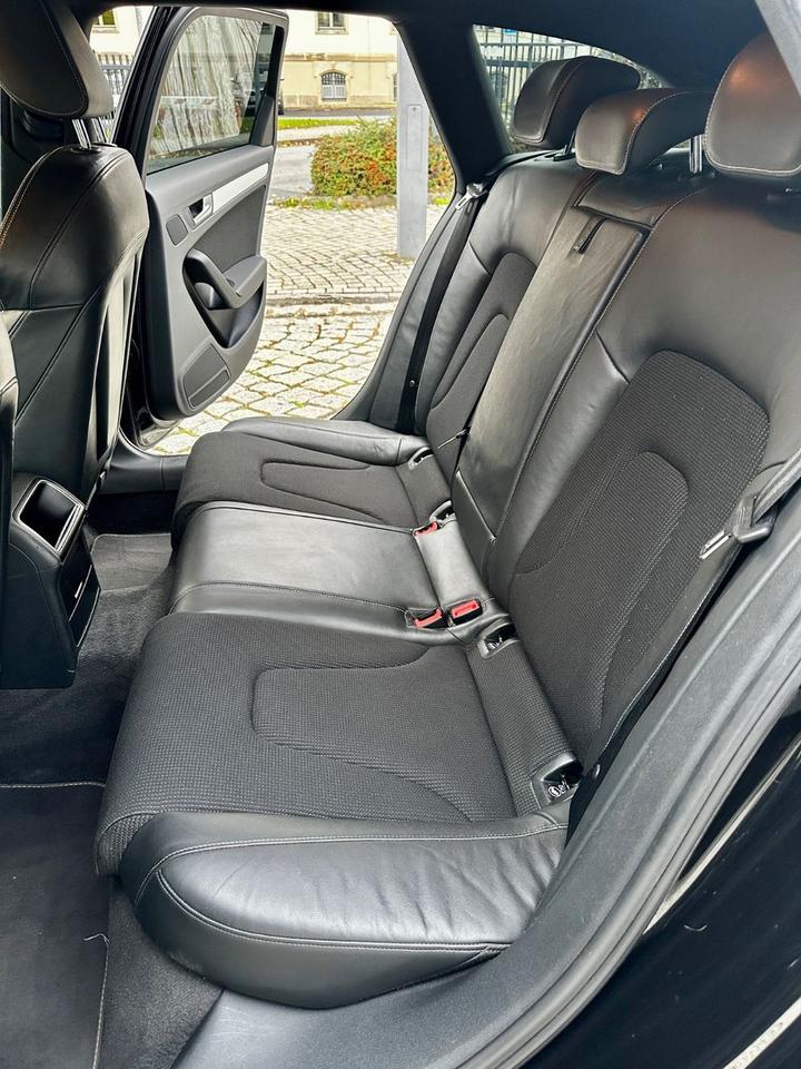 Audi A4 2011 — photo 12