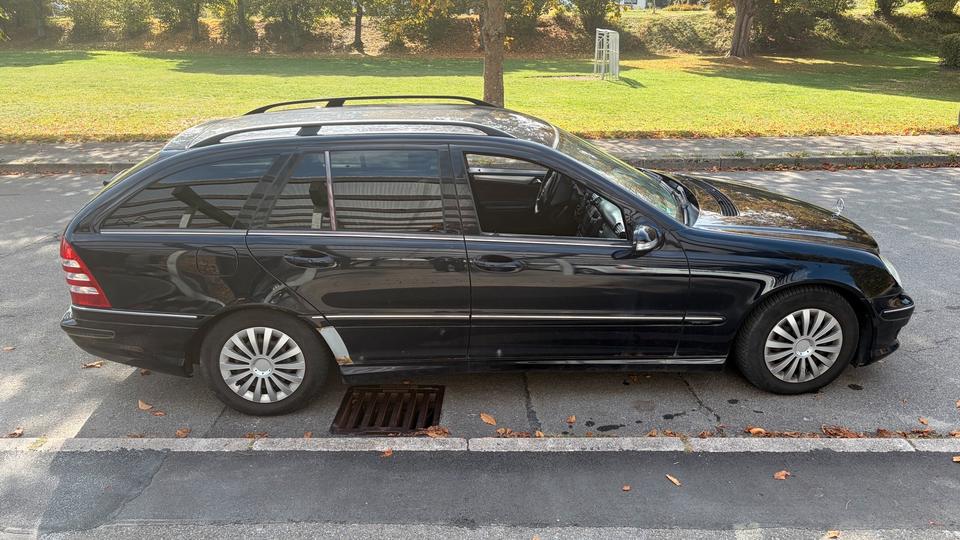 Mercedes Benz C 220 2005 — салон