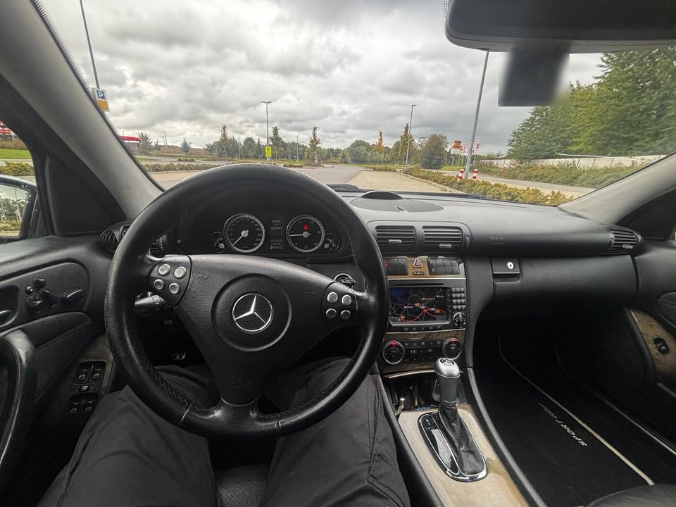 Mercedes Benz C 320 2005 — photo 13