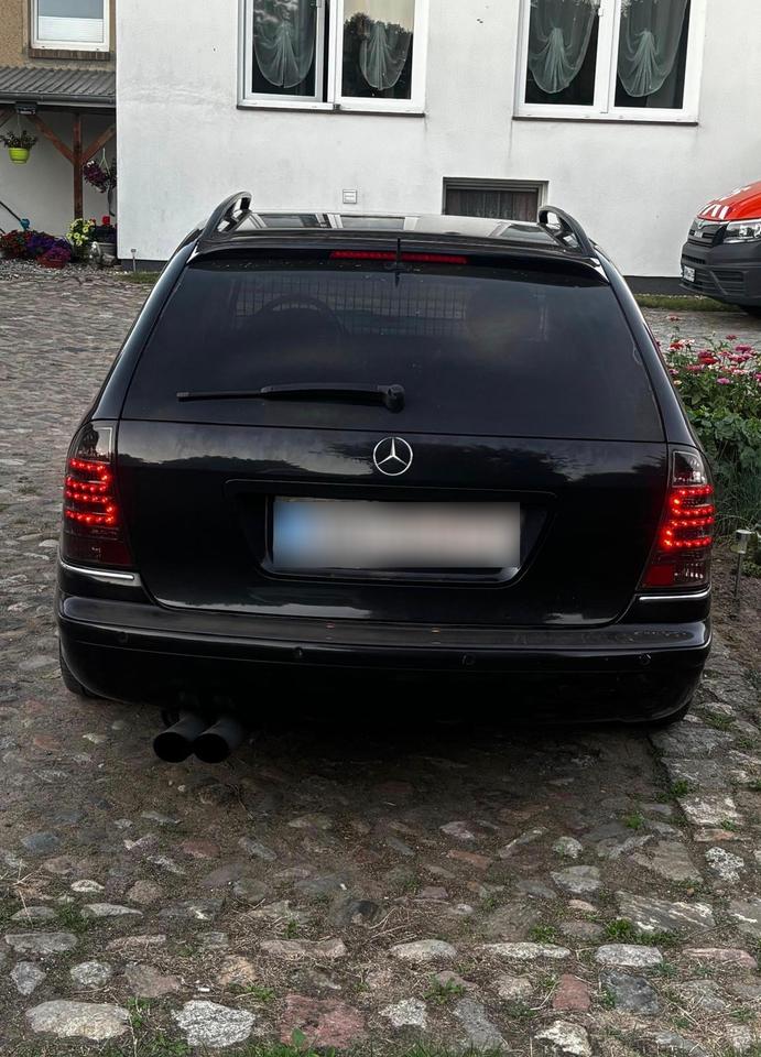 Mercedes Benz C 320 2005 — interior