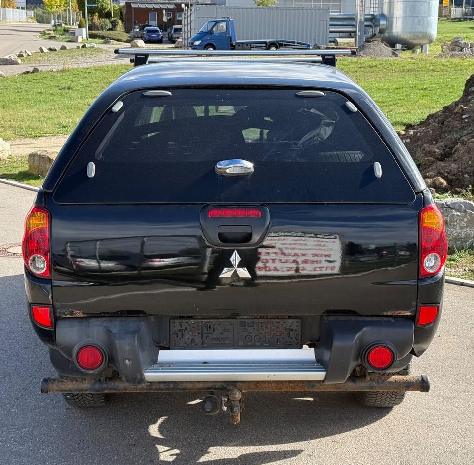 Mitsubishi L200 2007 — салон
