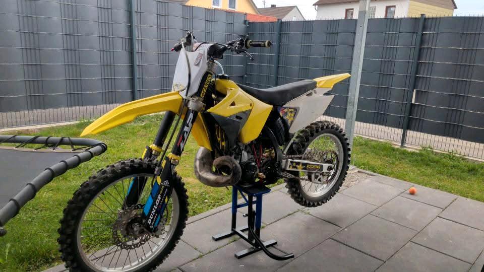 Suzuki RM 250 Baujahr Motocross Tausch ist auch möglich 2006 — vehicle for AFU Ukraine