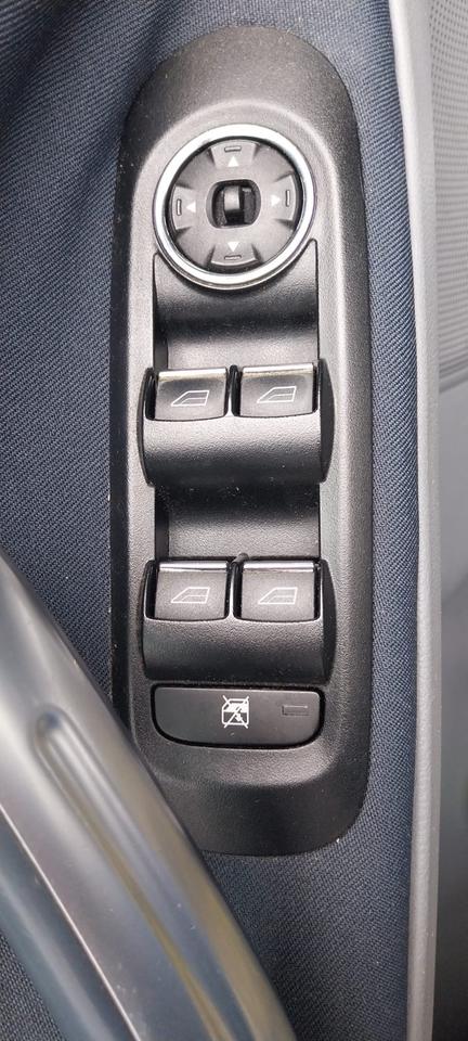 Ford S-Max 2010 — photo 11