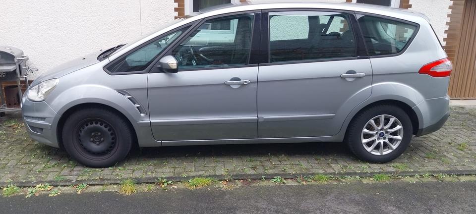 Ford S-Max 2010 — interior