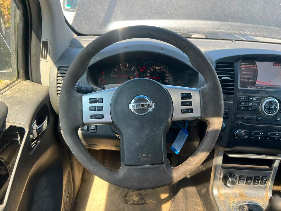 Nissan Navara 2012 — photo 13