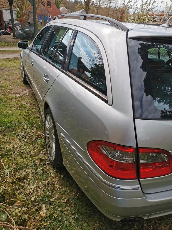 Mercedes Benz E 320 2008 — engine