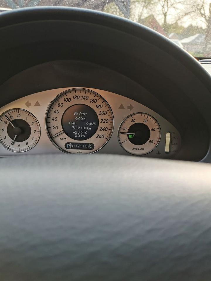 Mercedes Benz E 320 2008 — photo 8