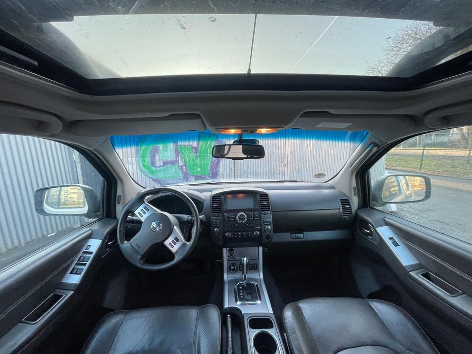 Nissan Navara 2012 — photo 10