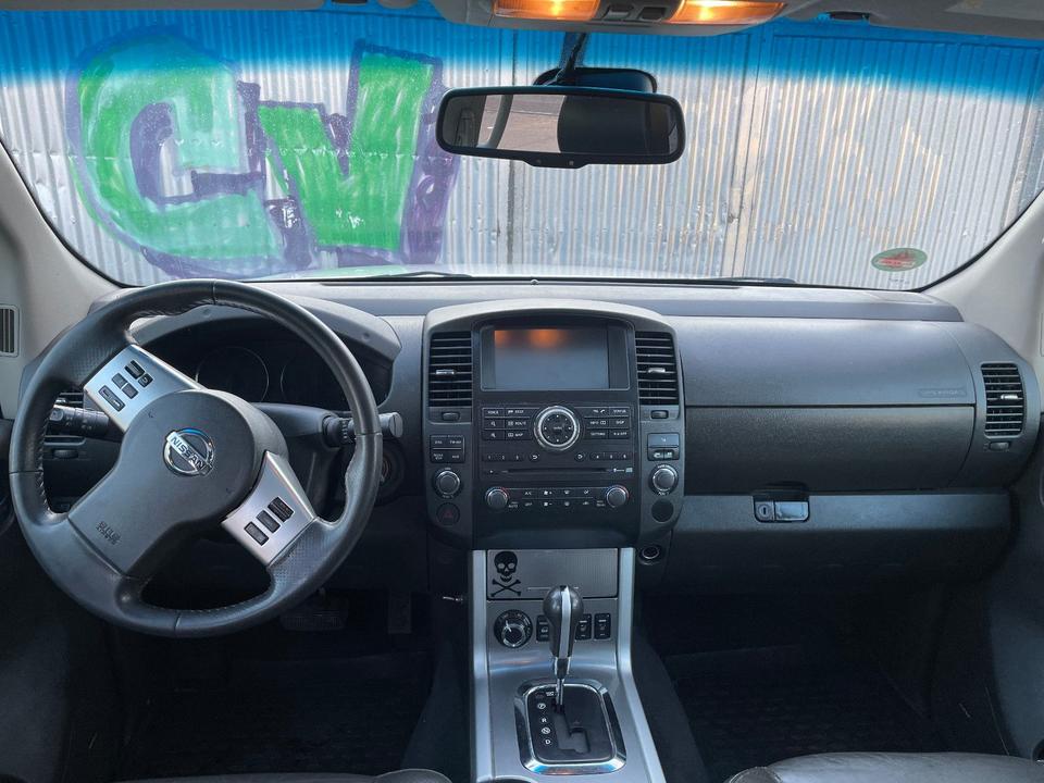 Nissan Navara 2012 — photo 11