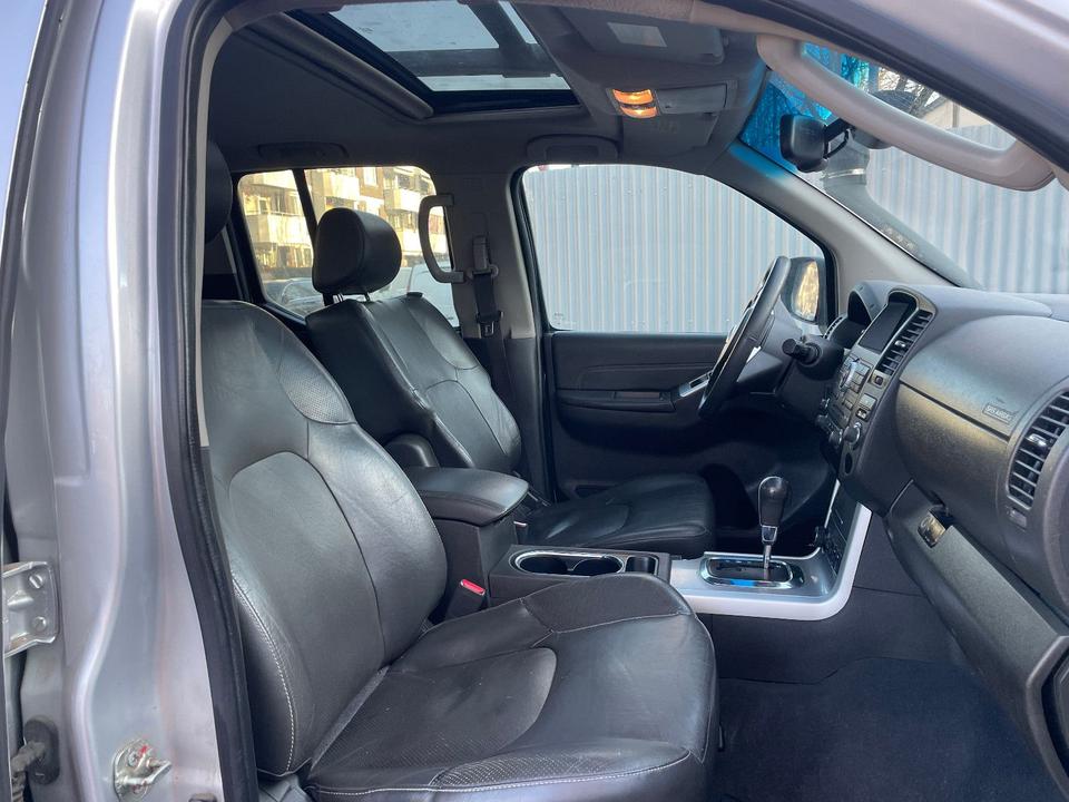 Nissan Navara 2012 — photo 13