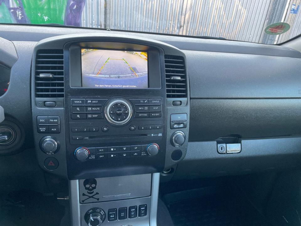 Nissan Navara 2012 — photo 16