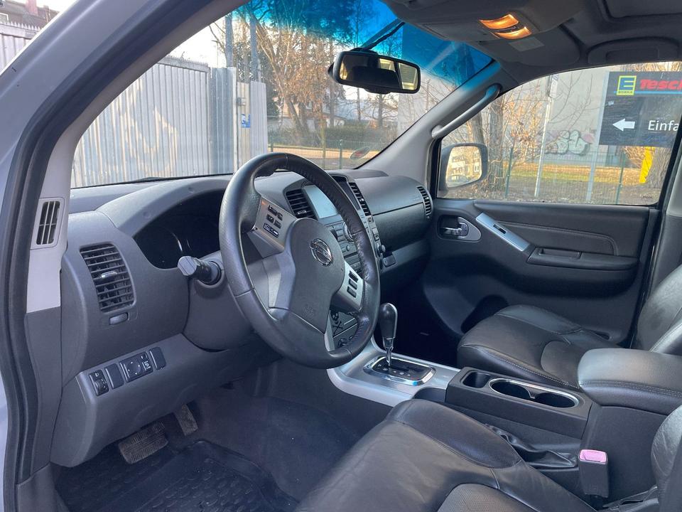 Nissan Navara 2012 — photo 8