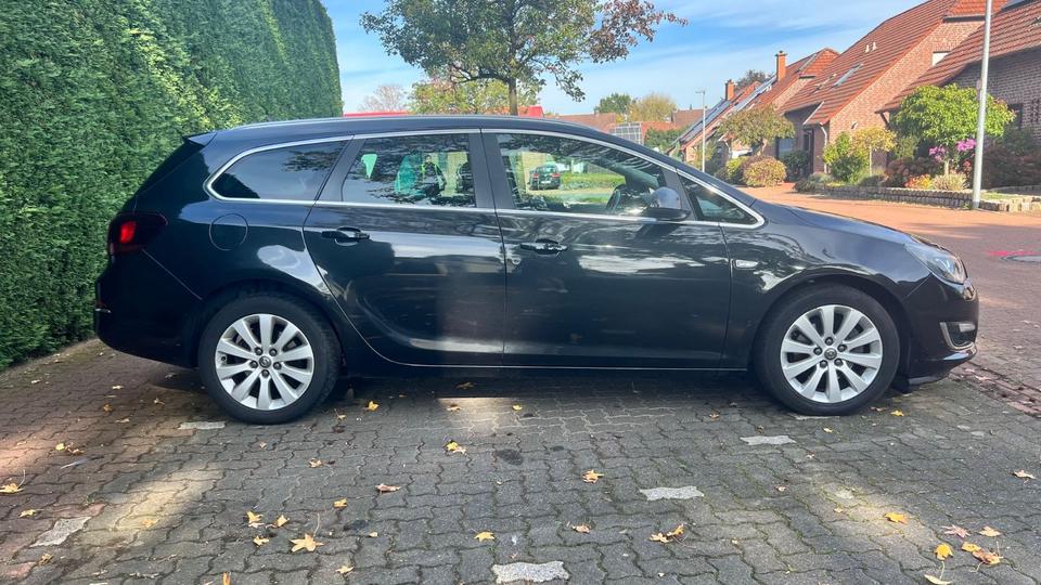 Opel Astra 2013 — interior