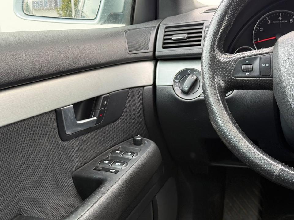Audi A4 2005 — photo 11