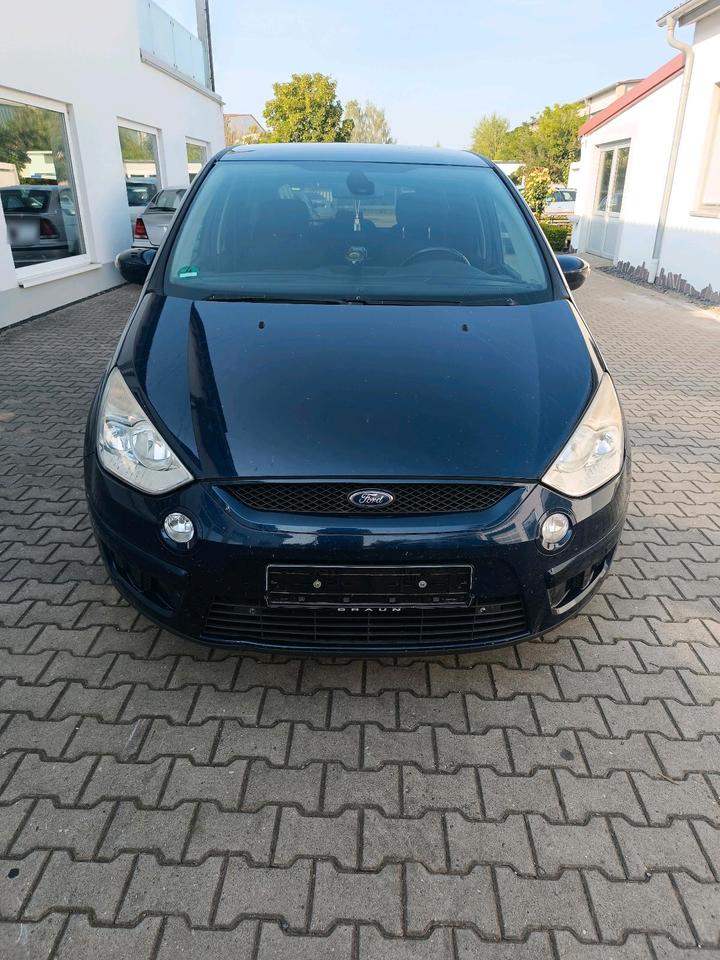 Ford S-Max 2007 — rear view