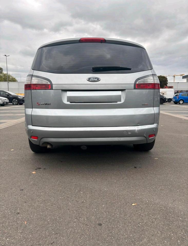 Ford S-Max 2009 — вигляд ззаду