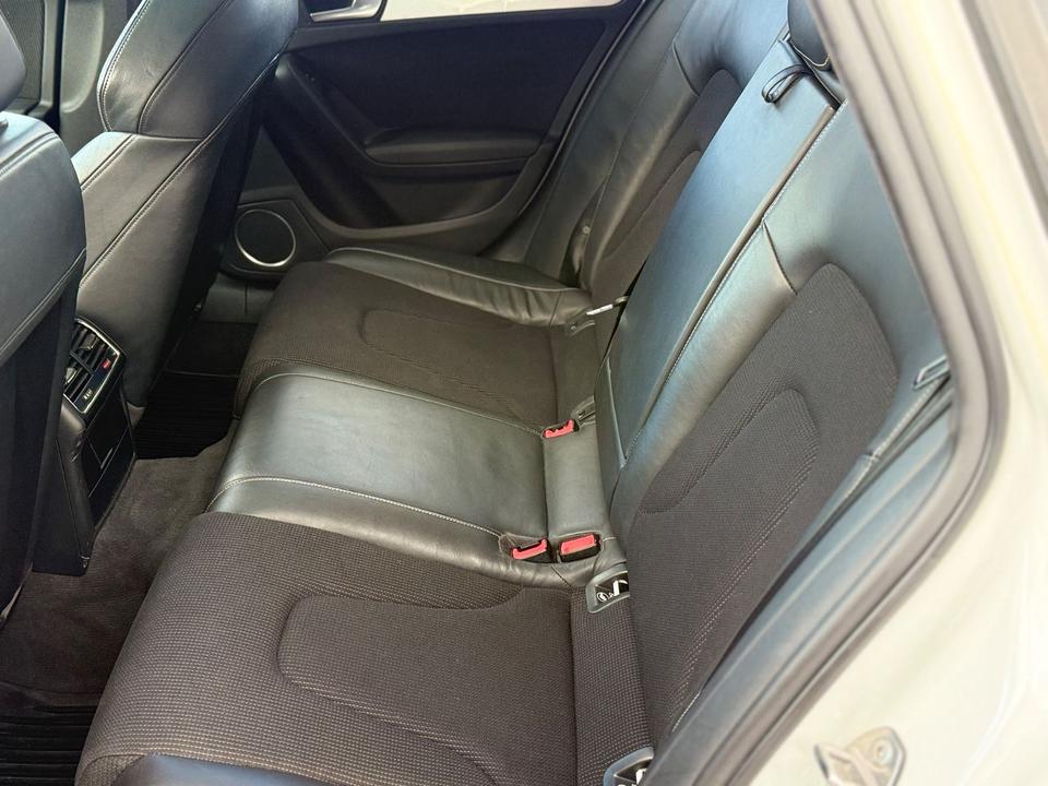 Audi A4 2010 — photo 11