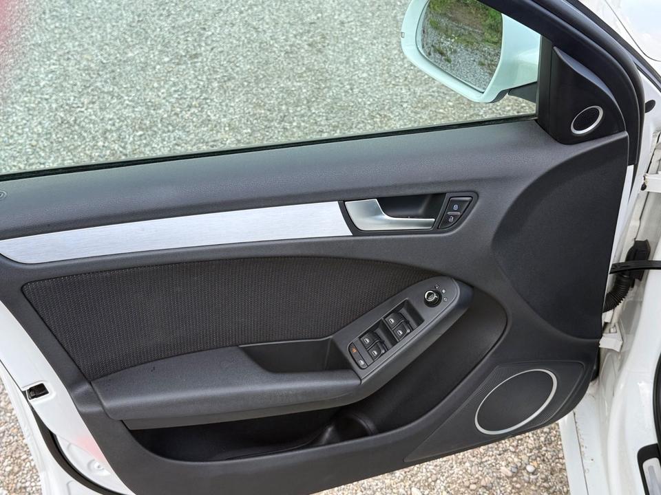 Audi A4 2010 — photo 13