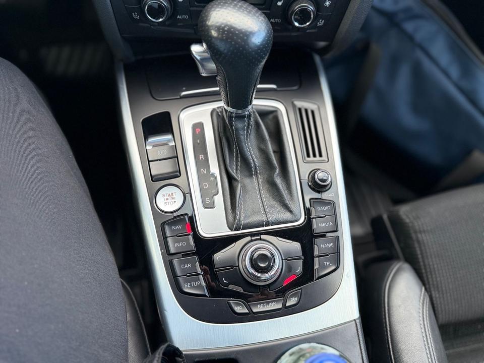 Audi A4 2010 — photo 16