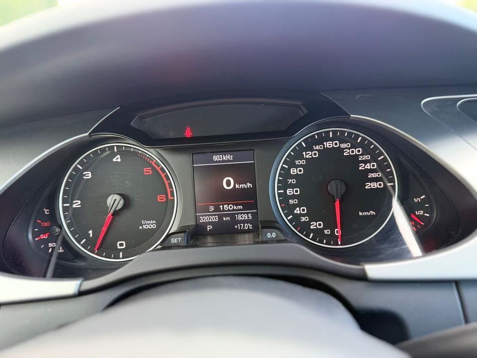Audi A4 2010 — photo 17