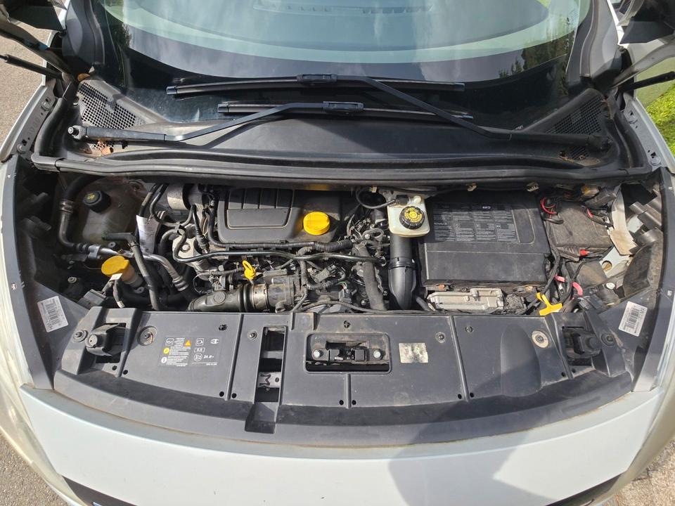 Renault Scenic 2014 — engine