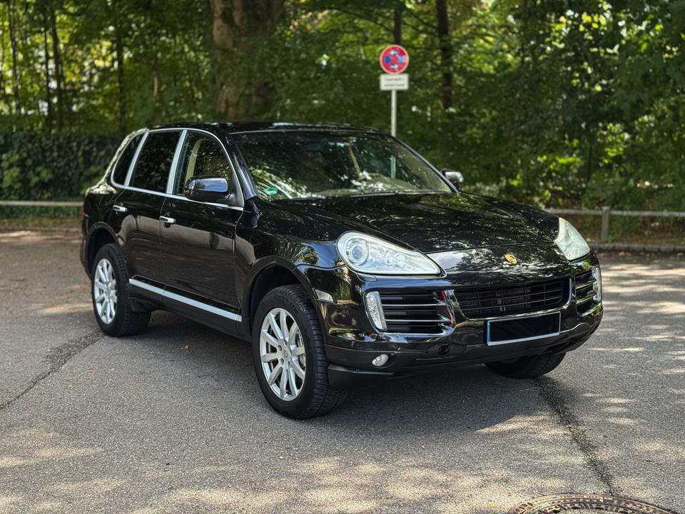 Porsche Cayenne 2013 — rear view