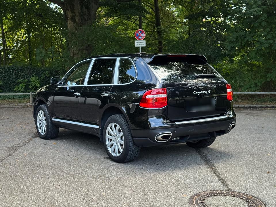 Porsche Cayenne 2013 — engine