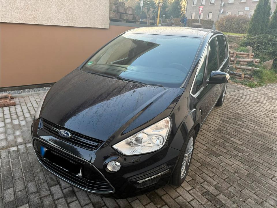 Ford Focus 2012 — rear view