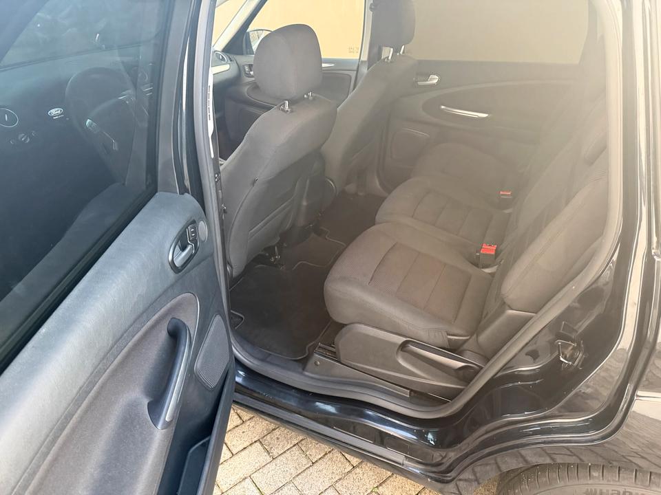 Ford Focus 2012 — photo 5