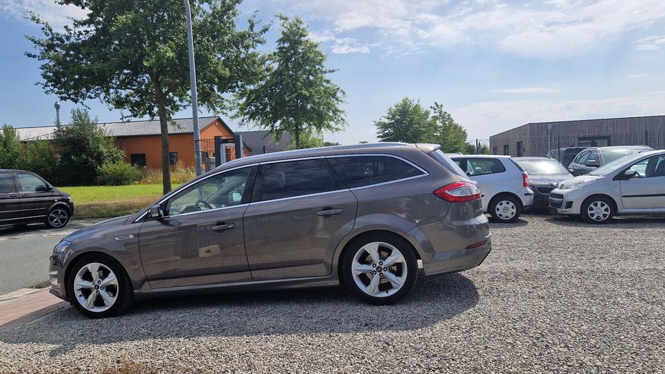 Ford Mondeo 2014 — rear view