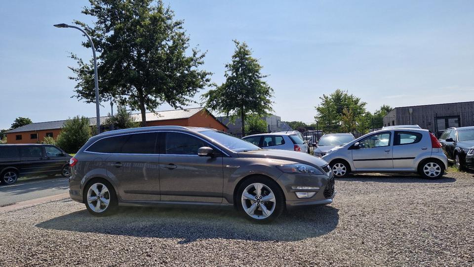 Ford Mondeo 2014 — interior