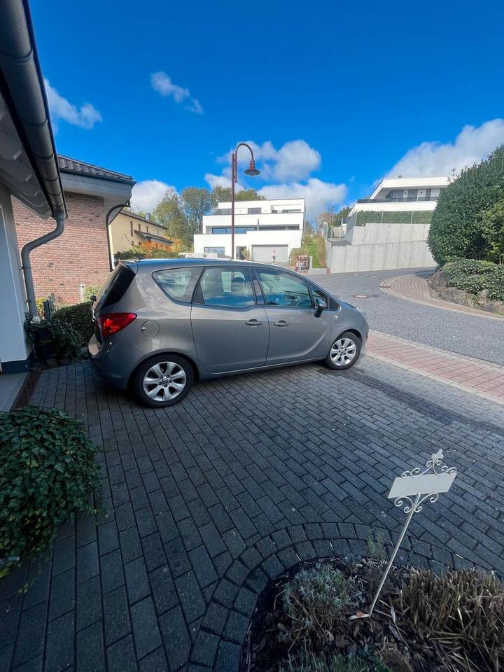 Opel Meriva 2013 — interior