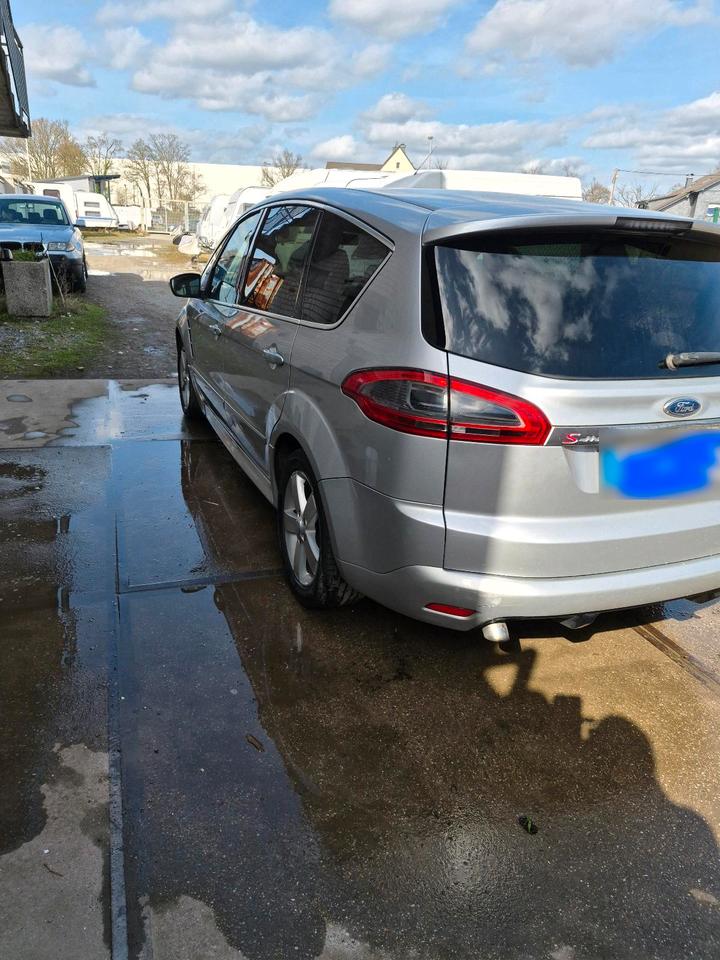 Ford S-Max 2012 — rear view