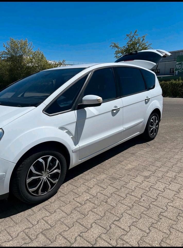 Ford S-Max 2009 — rear view