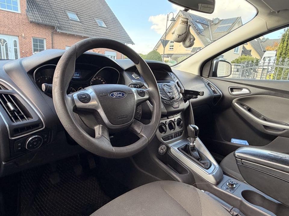 Ford Focus 2011 — photo 12