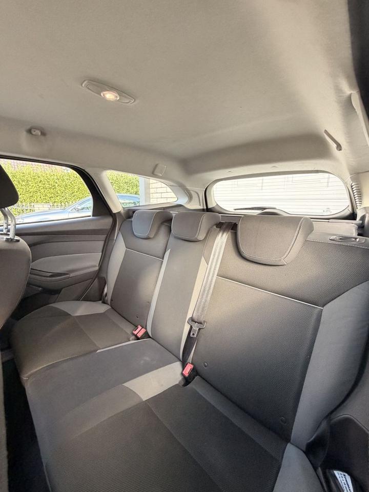 Ford Focus 2011 — photo 6