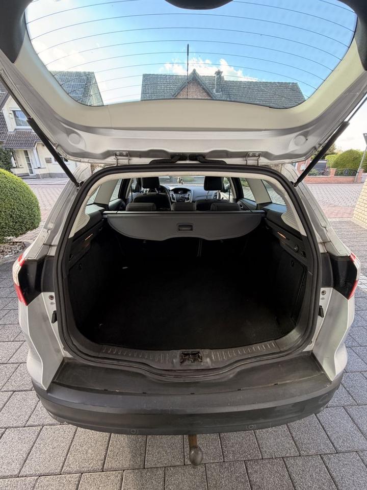 Ford Focus 2011 — photo 7